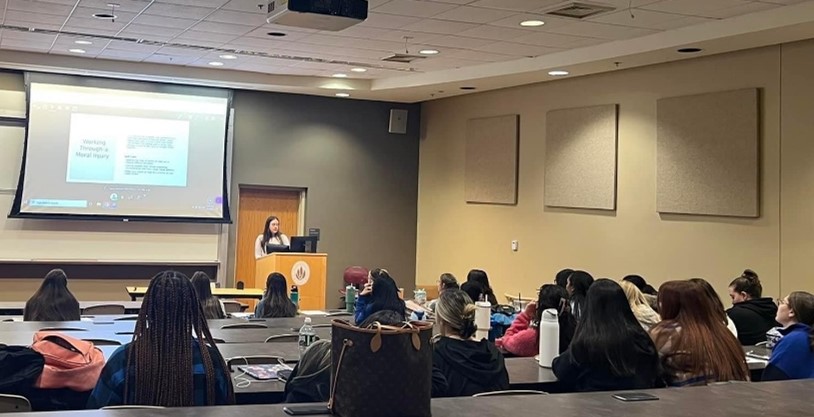 Lifespan School of Medical Imaging students presenting their capstone projects 2022