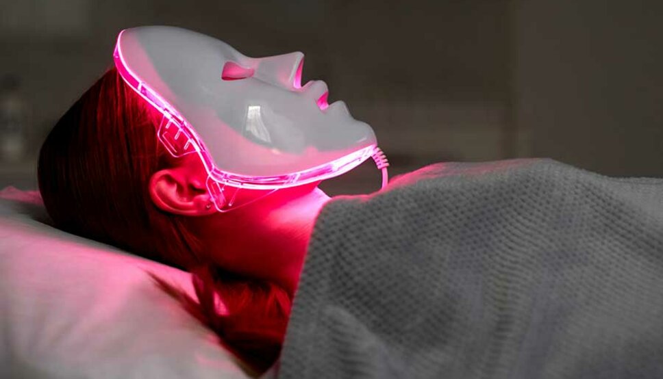 Red light therapy mask