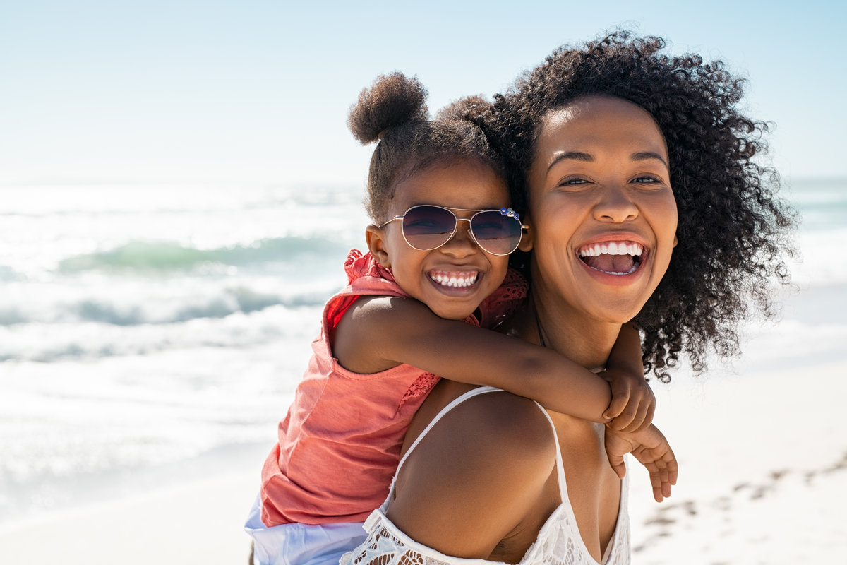 woman-daughter-beach