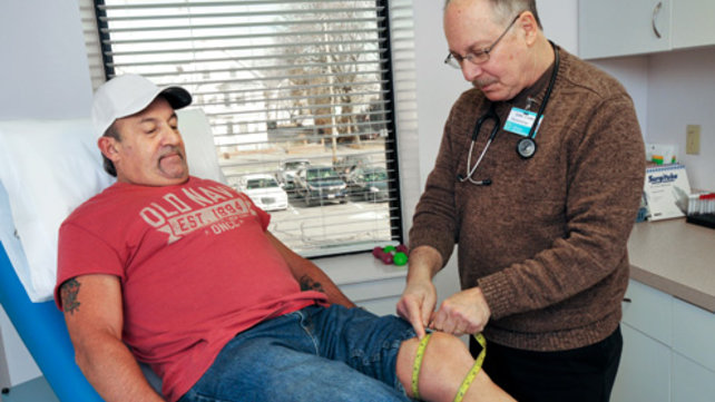 man getting his knee measured