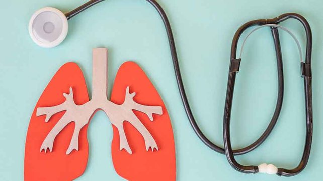 lungs and stethoscope graphic