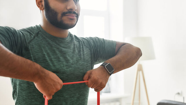 Man using resistance band