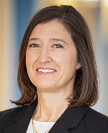 Headshot Photo of Erin Barlow