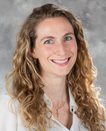 Krista Fernandez, LCSW Headshot