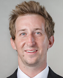 Roger Douglas Auth, MD Headshot