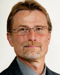 Headshot of Peter karczmar