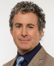 Headshot of Thomas Huott